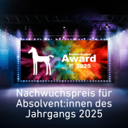 Bühne mit LED Wand, auf der LED Wand wird das Logo des Baden-Baden Awards 2025 mit dem Datum der Preisverleihung 05.12.2025 angezeigt